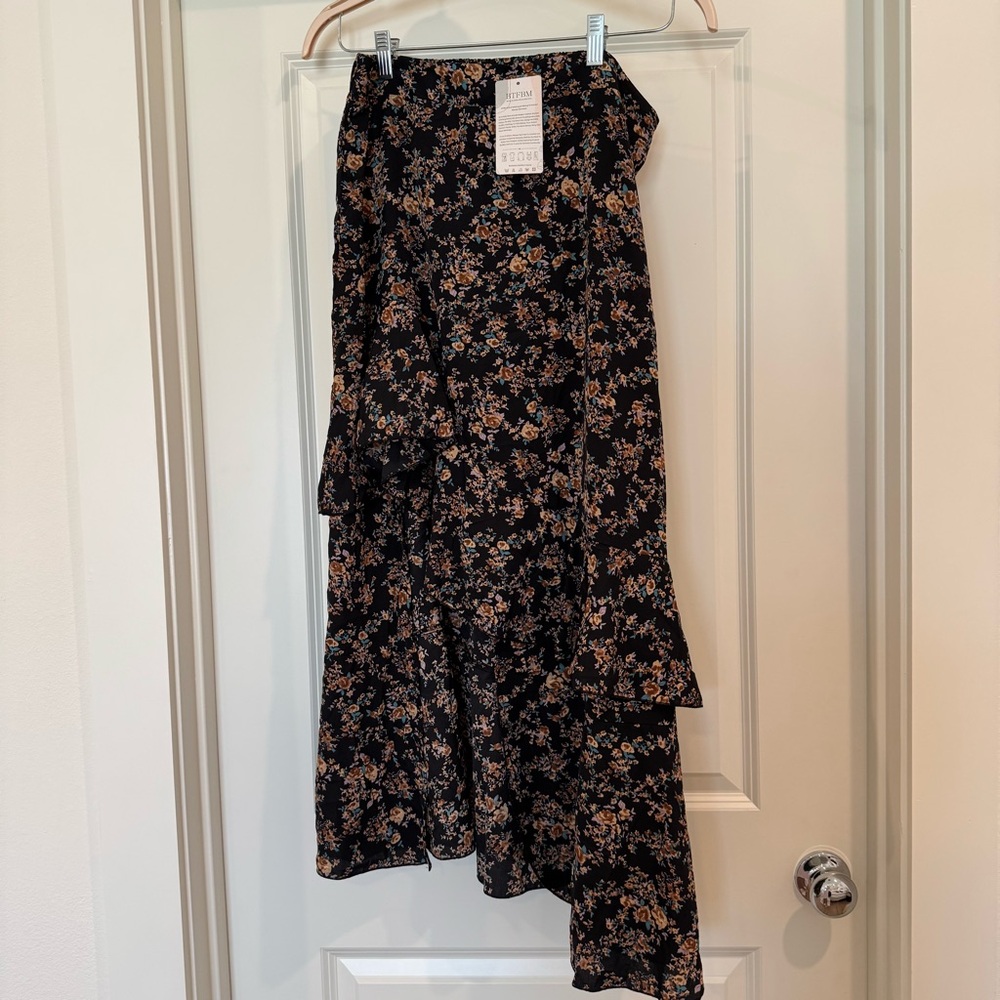 NWT BTFBM Chic Floral Skirt in Black